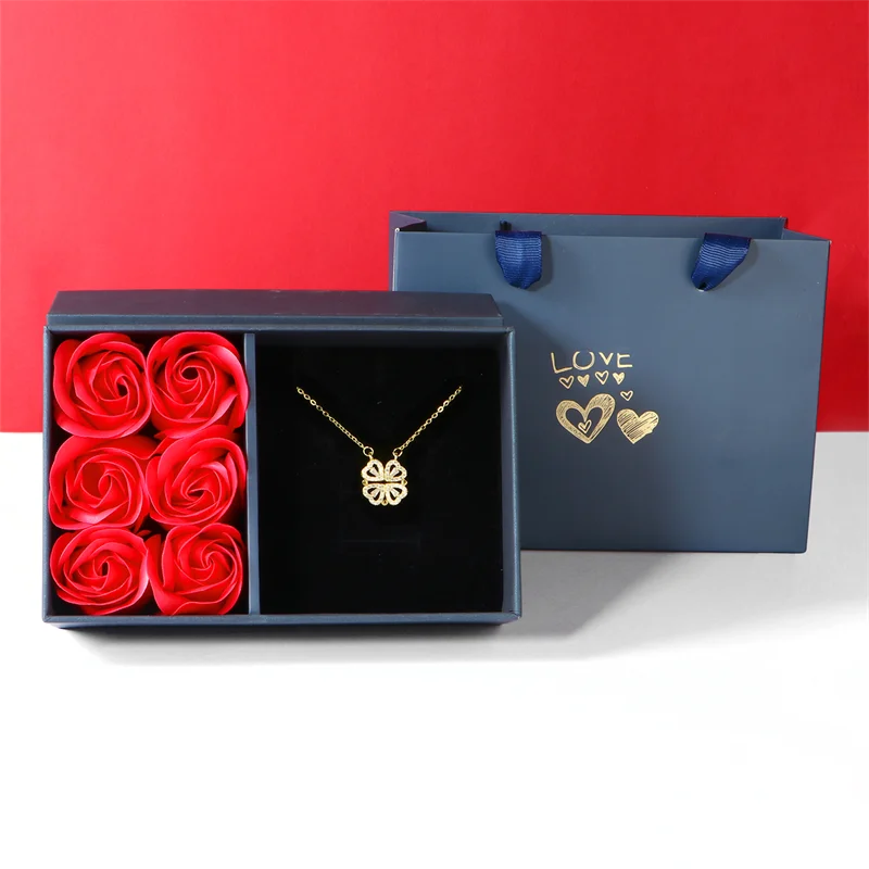 Clover heart necklace with eternal rose giftbox